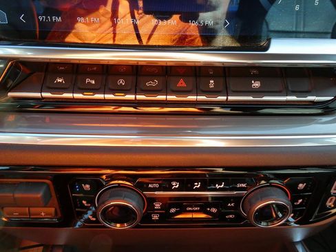 Used 2022 Chevrolet Silverado 1500 High Country w/ Technology Package image 28