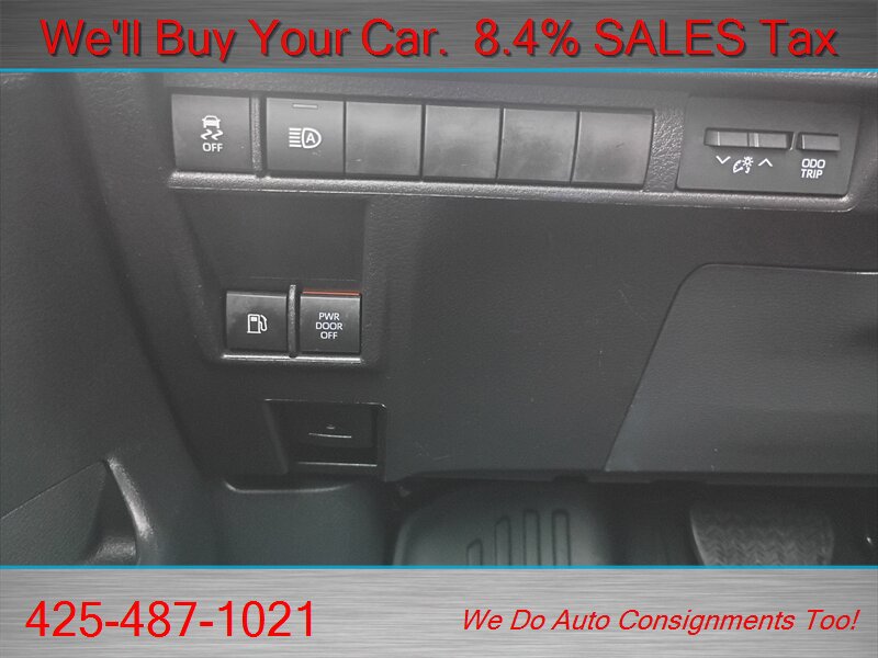 Used 2025 Toyota Sienna LE FWD image 51