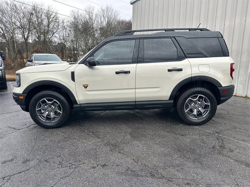 Used 2024 Ford Bronco Sport Badlands image 9
