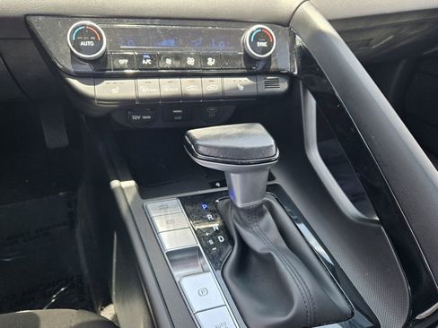 Certified 2024 Hyundai Elantra SEL w/ Convenience Package FWD image 18