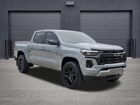 Used 2024 Chevrolet Colorado Z71 w/ Z71 Convenience Package 2 AWD/4WD image 3
