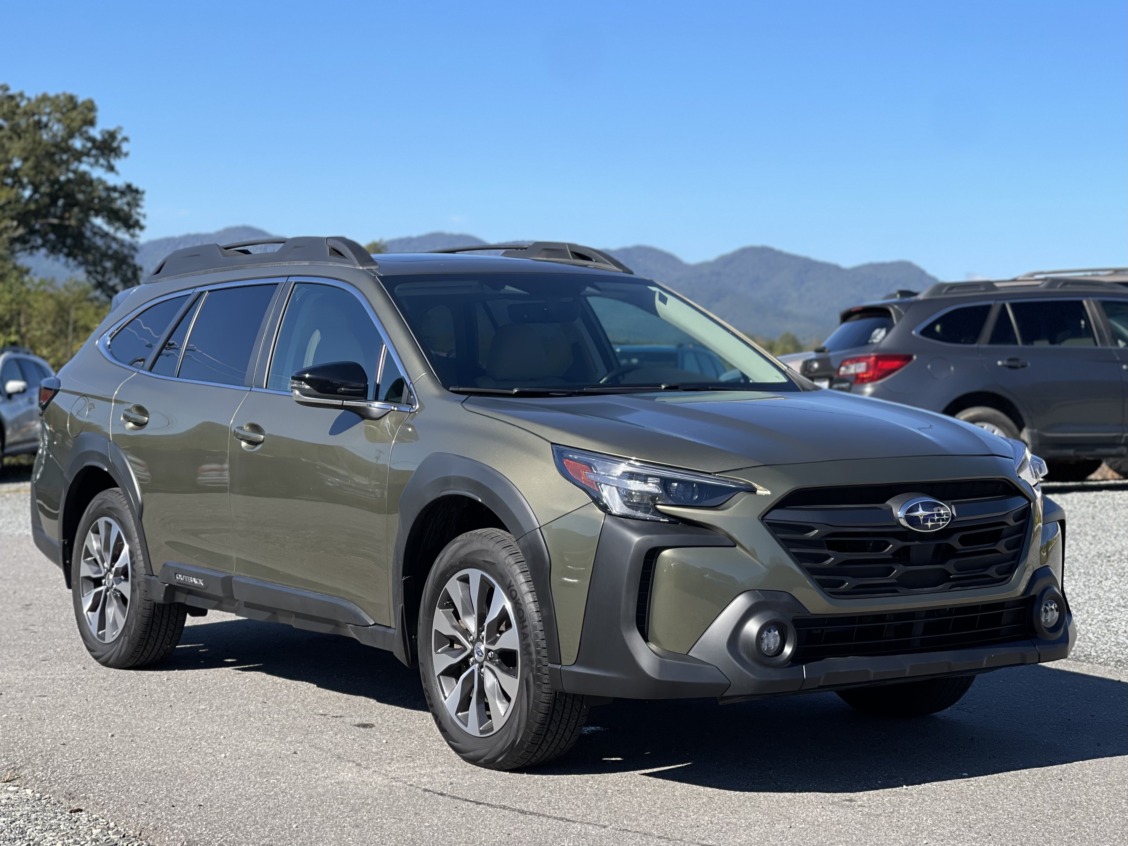 Used 2025 Subaru Outback Limited AWD/4WD image 1