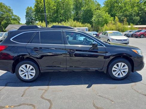 Used 2017 Subaru Outback 2.5i Premium AWD/4WD image 4