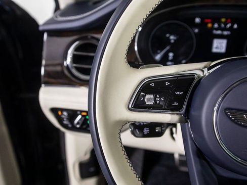 Used 2021 Bentley Bentayga image 43