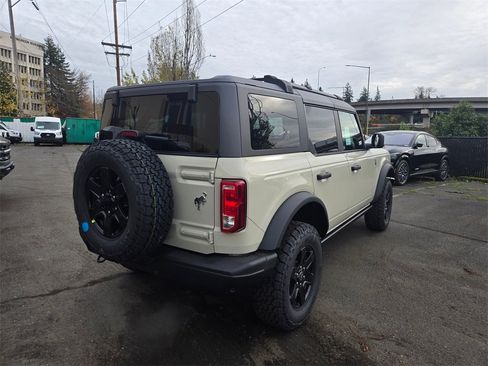 New 2025 Ford Bronco Big Bend w/ Black Diamond Package image 5