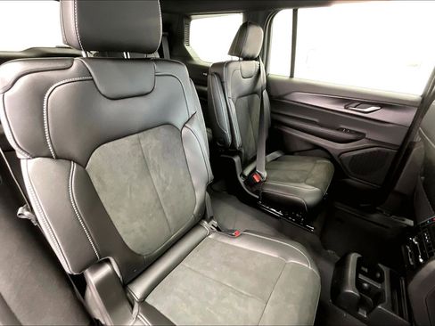 New 2025 Jeep Grand Cherokee L Altitude image 10