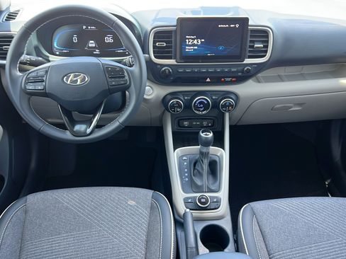 Certified 2024 Hyundai Venue Limited FWD image 11
