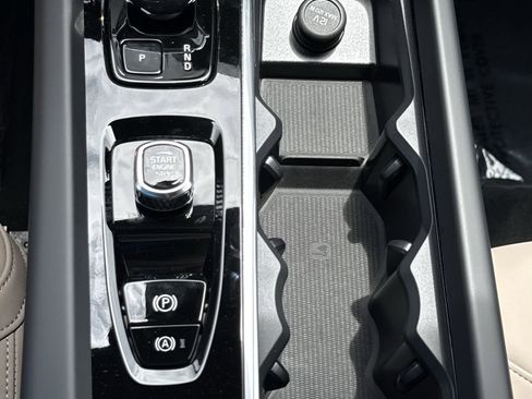 New 2026 Volvo XC60 B5 Plus w/ Protection Package Premier AWD/4WD image 29