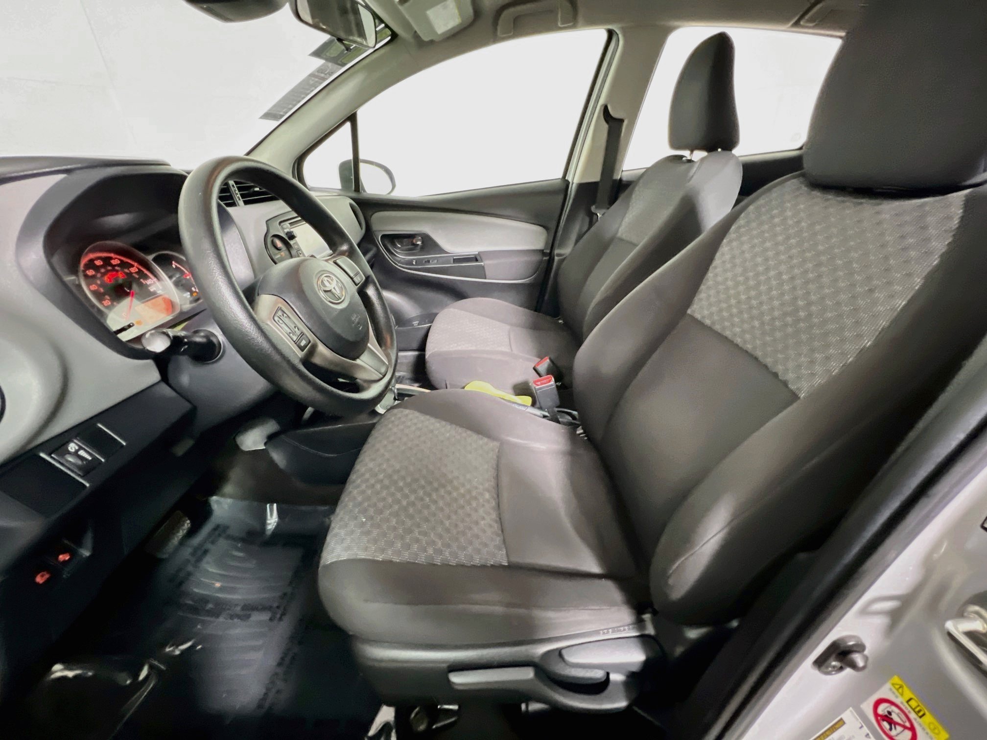 Used 2017 Toyota Yaris L FWD image 15