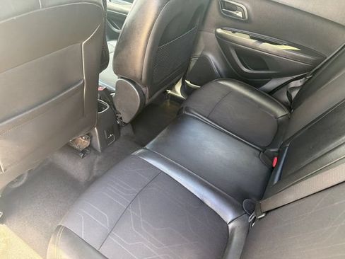 Used 2019 Chevrolet Trax LT w/ LT Convenience Package FWD image 10