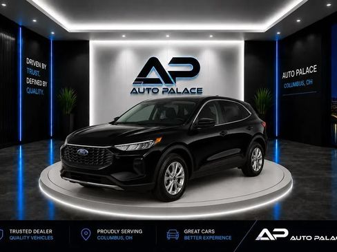 Used 2023 Ford Escape Active AWD/4WD image 1