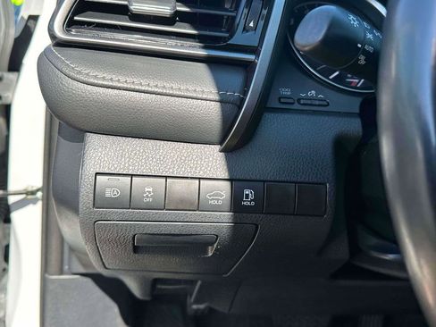 Used 2024 Toyota Camry SE image 18