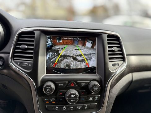 Used 2018 Jeep Grand Cherokee Altitude image 29