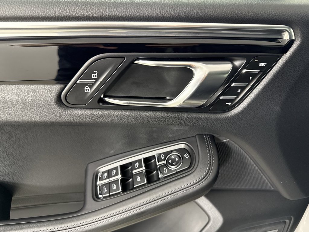 Certified 2025 Porsche Macan S AWD/4WD image 34