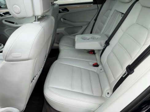 Used 2016 Porsche Macan Turbo image 30