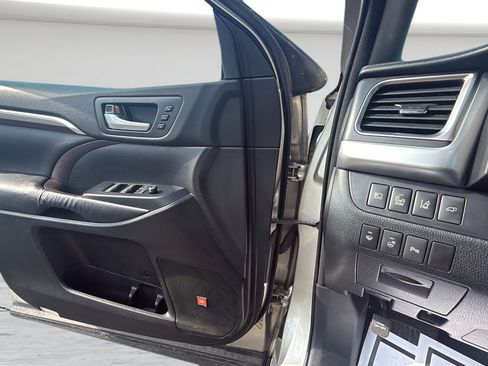 Used 2016 Toyota Highlander Limited Platinum w/ Four Season Floor Mat Package AWD/4WD image 26