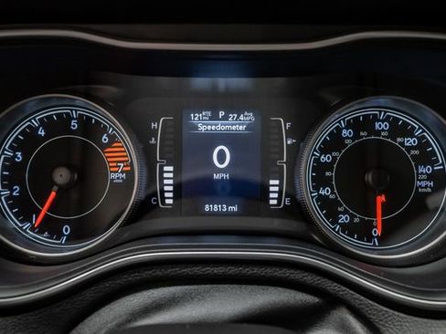 Used 2019 Jeep Cherokee Latitude Plus FWD image 13