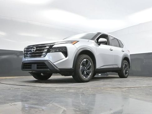 Used 2025 Nissan Rogue SV AWD/4WD image 48