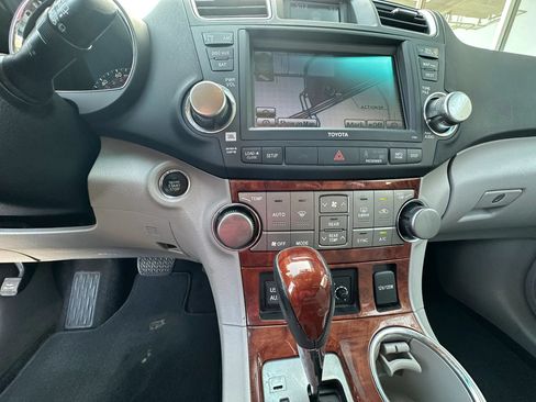Used 2012 Toyota Highlander Limited w/ Tow Pkg FWD image 23