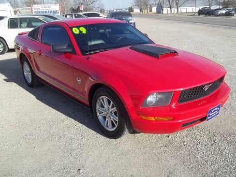 Used 2009 Ford Mustang Premium RWD image 3