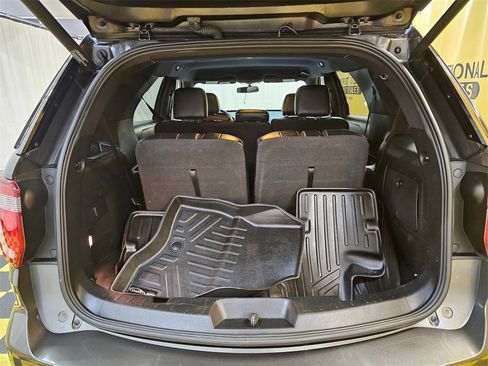 Used 2017 Ford Explorer XLT w/ Equipment Group 202A image 19
