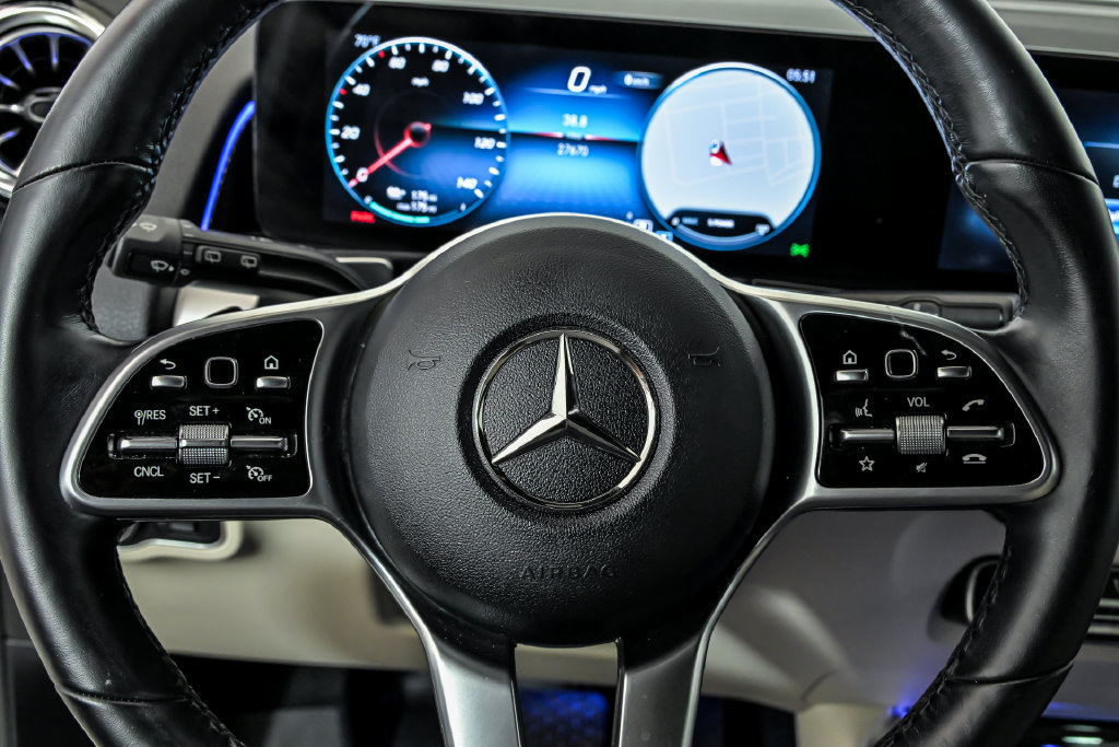Used 2022 Mercedes-Benz EQB 300 4MATIC image 17