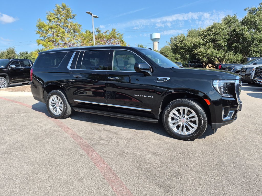 Used 2023 GMC Yukon XL SLT w/ Max Trailering Package AWD/4WD image 12