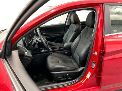 Used 2022 Hyundai Elantra Limited image 10