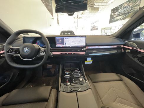 Used 2026 BMW i5 eDrive40 image 16