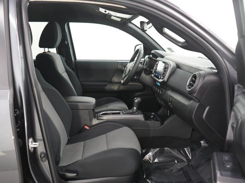 Used 2022 Toyota Tacoma TRD Sport AWD/4WD image 11