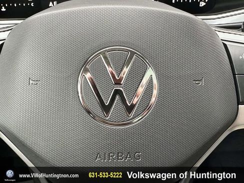 Certified 2025 Volkswagen Taos SE w/ Panoramic Sunroof Package image 25