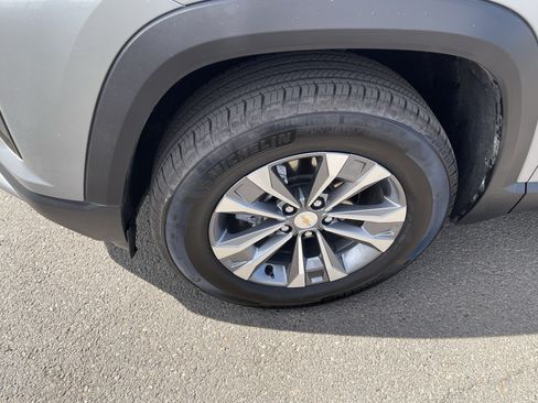 Used 2026 Chevrolet Equinox LT AWD/4WD image 9