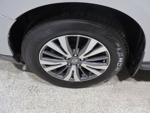 Used 2017 Nissan Pathfinder SL AWD/4WD image 9