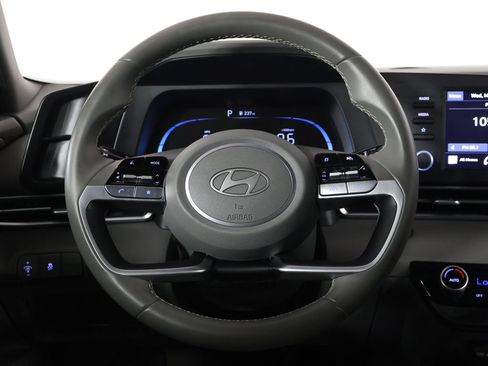 Used 2025 Hyundai Elantra Sport FWD image 33