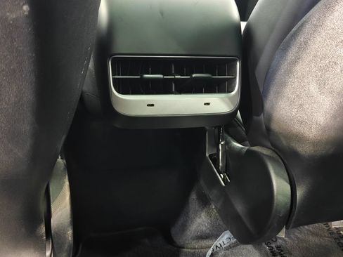 Used 2024 Tesla Model Y Long Range AWD/4WD image 23