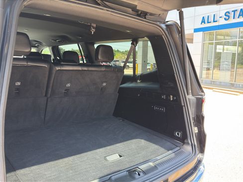 Used 2024 Jeep Wagoneer L Series II w/ Flexible Seating Group RWD image 11