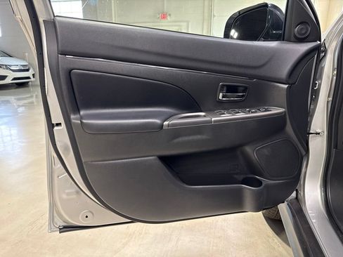 Used 2025 Mitsubishi Outlander Sport ES AWD/4WD image 21