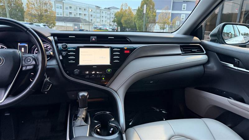Used 2020 Toyota Camry SE FWD image 22