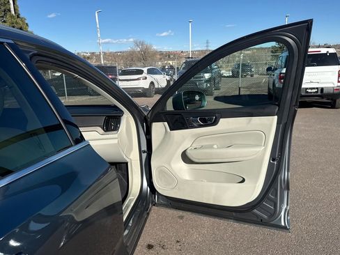 Used 2019 Volvo XC60 T5 Inscription image 25