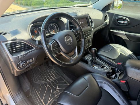 Used 2019 Jeep Cherokee Latitude Plus FWD image 7