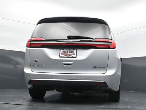 Used 2023 Chrysler Pacifica Touring-L FWD image 39