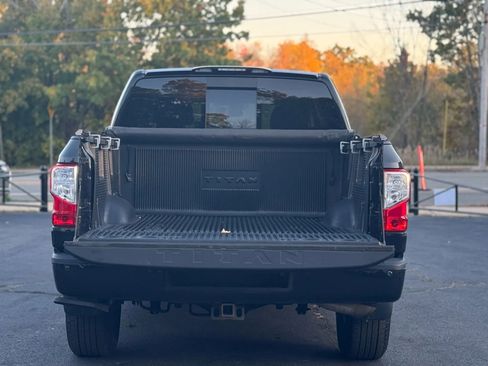Used 2018 Nissan Titan SV w/ SV Convenience Package image 7