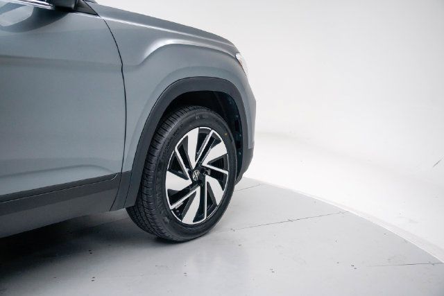 Used 2024 Volkswagen Atlas SE AWD/4WD image 8