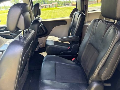 Used 2019 Dodge Grand Caravan SXT FWD image 26