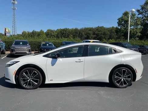 Used 2024 Toyota Prius XLE AWD/4WD image 12