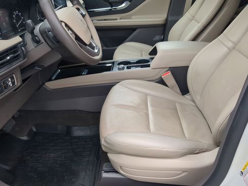 Used 2022 Lincoln Corsair AWD w/ Premium Package image 11