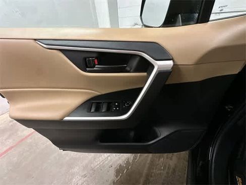 Used 2021 Toyota RAV4 LE image 15