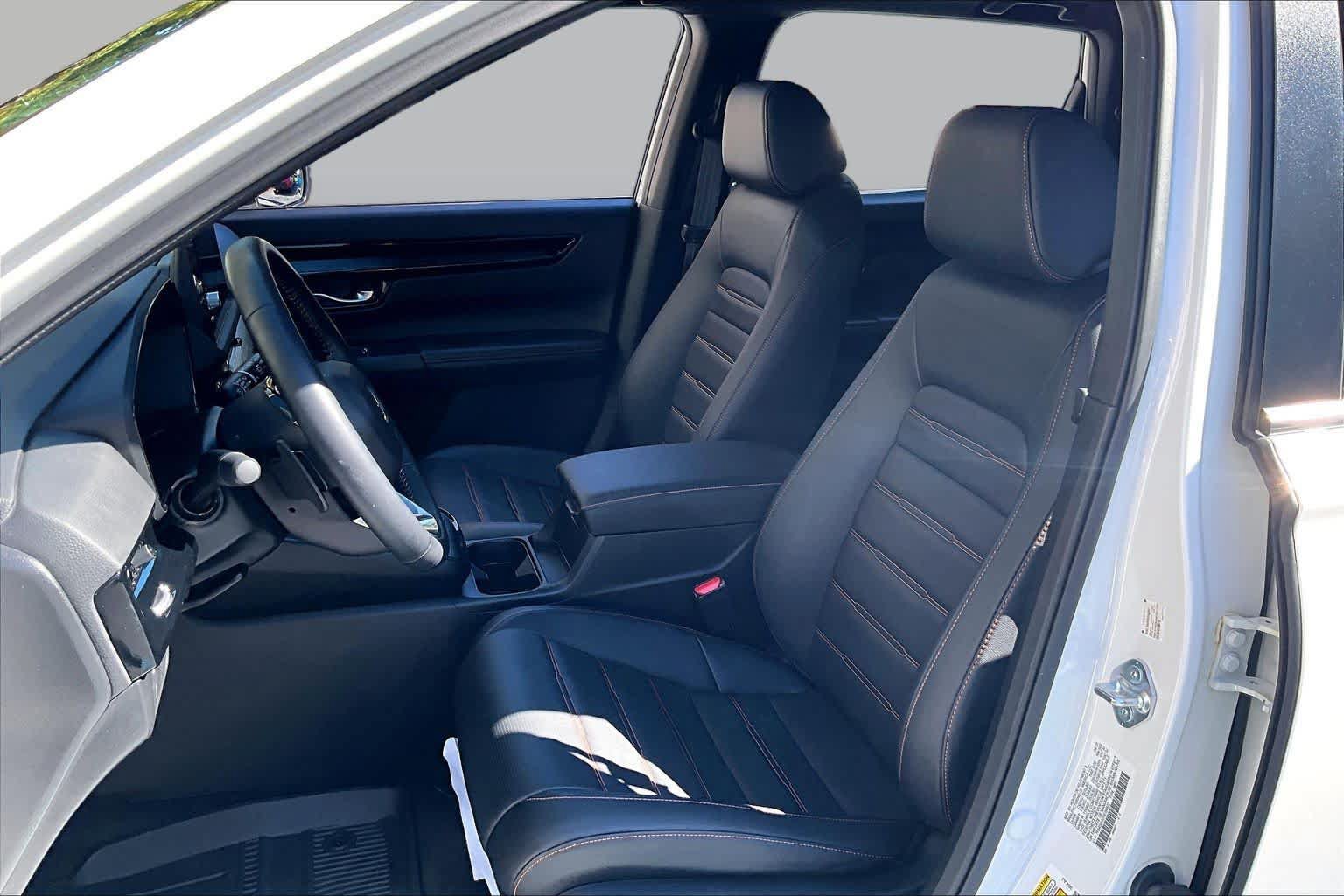 Used 2025 Honda CR-V Sport Touring image 8