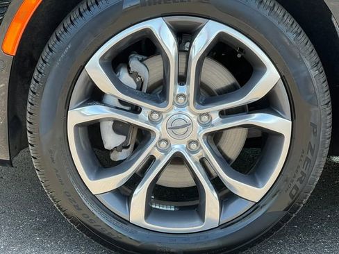 Used 2025 Chrysler Pacifica Pinnacle w/ Trailer Tow Group AWD/4WD image 11