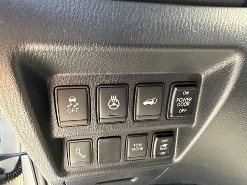 Used 2017 Nissan Pathfinder Platinum AWD/4WD image 15
